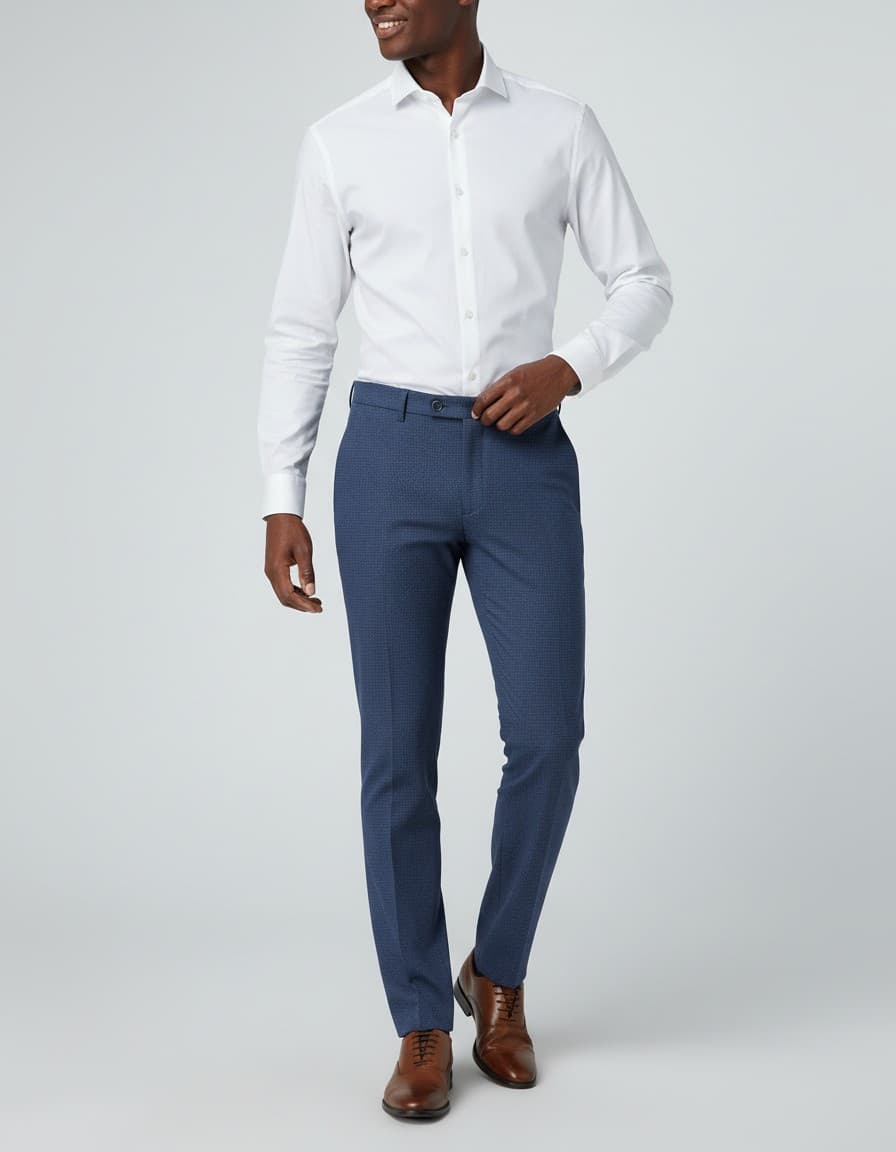 Pantalon bi-stretch blauw — op model