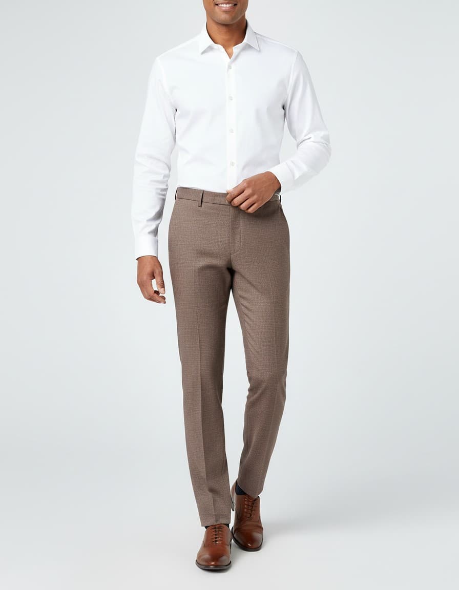 Pantalon uni melange roodbruin — op model